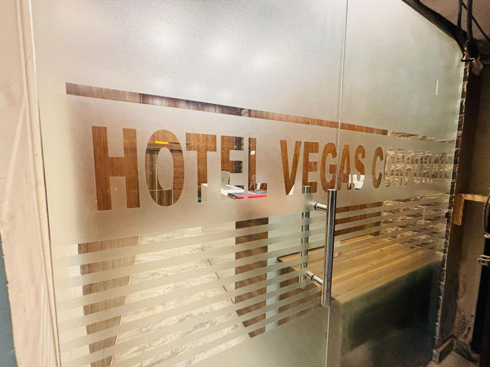 Hotel Vegas Corporate Suites Noida Exterior photo